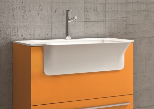 Si presenta con una finitura laccato arancione opaco la composizione per lavanderia della linea Store di Laundry di Hafro-Geromin. Il mobile lavabo con frontale fisso dispone di un cassetto e maniglia Griff. Il top ha vasca integrata in Geacryl bianco lucido. La base lavabo misura L 70 x P 36,5/49 x H 86 cm. Prezzo della composizione, Iva esclusa, 1.459 euro http://hafrogeromin.it Si presenta con una finitura laccato arancione opaco la composizione per lavanderia della linea Store di Laundry di Hafro-Geromin. Il mobile lavabo con frontale fisso dispone di un cassetto e maniglia Griff. Il top ha vasca integrata in Geacryl bianco lucido. La base lavabo misura L 70 x P 36,5/49 x H 86 cm. Prezzo della composizione, Iva esclusa, 1.459 euro http://hafrogeromin.it