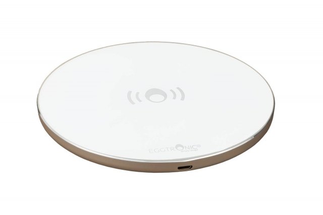 Premium Wireless Charging Pad (bianco/oro e nero/argento): base di ricarica wireless per ricaricare senza fili lo smartphone. Grazie all’ampia superficie di appoggio la ricarica è comoda e funzionale, adatto anche per tablet o smartphone di grandi dimensioni. Prezzo: 29,90 euro. www.leroymerlin.it Premium Wireless Charging Pad (bianco/oro e nero/argento): base di ricarica wireless per ricaricare senza fili lo smartphone. Grazie all’ampia superficie di appoggio la ricarica è comoda e funzionale, adatto anche per tablet o smartphone di grandi dimensioni. Prezzo: 29,90 euro. www.leroymerlin.it
