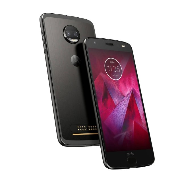 MOTOROLA Moto Z2 Force
Il nuovo smartphone della famiglia Moto Z di Motorola consente di aggiungere, tramite i magneti posteriori, i Moto Mods che permettono di vivere esperienze che mai sarebbero state possibili prima. Il Moto Z2 Force ha un display infrangibile realizzato secondo la tecnologia Moto ShatterShield, due fotocamere da 12 MP e una batteria che garantisce autonomia per un’intera giornata. Prezzo: 899,99 euro. www.motorola.it MOTOROLA Moto Z2 Force
Il nuovo smartphone della famiglia Moto Z di Motorola consente di aggiungere, tramite i magneti posteriori, i Moto Mods che permettono di vivere esperienze che mai sarebbero state possibili prima. Il Moto Z2 Force ha un display infrangibile realizzato secondo la tecnologia Moto ShatterShield, due fotocamere da 12 MP e una batteria che garantisce autonomia per un’intera giornata. Prezzo: 899,99 euro. www.motorola.it