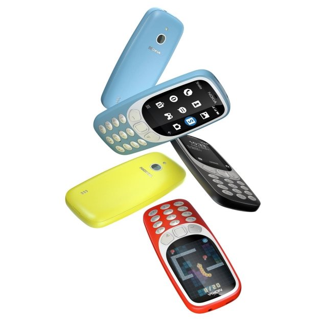 Nokia 3310 3G combina l’appeal di conversazione e testo del modello 3310 con la connessione dati 3G, rendendolo godibile in ancora più paesi. La back cover è stata migliorata per offrire un’esperienza personalizzabile: è infatti possibile modificare i colori e le posizioni delle icone per assicurare che tutte le funzioni preferite siano dove si desiderano. È il regalo perfetto per un “detox digital” durante le Feste ed è completo di Snake, per intrattenere tutta la famiglia. Prezzo: 69,99 euro. www.hmdglobal.com Nokia 3310 3G combina l’appeal di conversazione e testo del modello 3310 con la connessione dati 3G, rendendolo godibile in ancora più paesi. La back cover è stata migliorata per offrire un’esperienza personalizzabile: è infatti possibile modificare i colori e le posizioni delle icone per assicurare che tutte le funzioni preferite siano dove si desiderano. È il regalo perfetto per un “detox digital” durante le Feste ed è completo di Snake, per intrattenere tutta la famiglia. Prezzo: 69,99 euro. www.hmdglobal.com