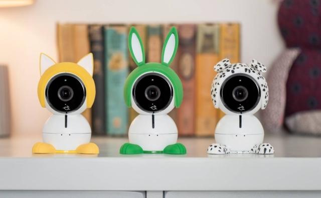 Netgear Arlo Baby
Sistema di baby monitoring all-in-one è dotata di videocamera HD, riproduttore musicale di ninna nanna, audio a due vie, luce notturna multicolor, batteria ricaricabile e sensori dell'aria. Arlo Baby offre una serie di caratteristiche pensate per i genitori che vogliono vivere serenamente: lettore musicale, sensori per monitorare la qualità dell’aria, la temperatura e il livello di umidità, e una luce notturna multicolore integrata. Consente, inoltre, un accesso remoto a video, live streaming e registrazioni, audio a 2 vie e opzioni avanzate di visibilità notturna in modo da permettere ai genitori di poter tenere d’occhio il proprio bambino con una qualità video HD 1080p, di notte e di giorno e da qualunque luogo. Arlo Baby è alimentata tramite cavo elettrico ma, se necessario, può essere spostata ovunque grazie alla presenza di una batteria ricaricabile integrata. Prezzo: 239 euro. www.arlo.com Netgear Arlo Baby
Sistema di baby monitoring all-in-one è dotata di videocamera HD, riproduttore musicale di ninna nanna, audio a due vie, luce notturna multicolor, batteria ricaricabile e sensori dell'aria. Arlo Baby offre una serie di caratteristiche pensate per i genitori che vogliono vivere serenamente: lettore musicale, sensori per monitorare la qualità dell’aria, la temperatura e il livello di umidità, e una luce notturna multicolore integrata. Consente, inoltre, un accesso remoto a video, live streaming e registrazioni, audio a 2 vie e opzioni avanzate di visibilità notturna in modo da permettere ai genitori di poter tenere d’occhio il proprio bambino con una qualità video HD 1080p, di notte e di giorno e da qualunque luogo. Arlo Baby è alimentata tramite cavo elettrico ma, se necessario, può essere spostata ovunque grazie alla presenza di una batteria ricaricabile integrata. Prezzo: 239 euro. www.arlo.com