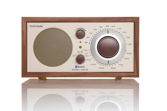 Tivoli Suonolite Model One BT
La nuova Tivoli è dotata di tecnologia senza fili Bluetooth A2DP e ottima qualità del suono, per ascoltare la propria musica preferita direttamente dalla radio Model One BT. Ricezione FM, Ricezione AM, Bluetooth, Ingresso AUX. Dimensioni L 21,27 x P 13,34 x H 11,43 cm. Prezzo: 249 euro. www.suonolite.it Tivoli Suonolite Model One BT
La nuova Tivoli è dotata di tecnologia senza fili Bluetooth A2DP e ottima qualità del suono, per ascoltare la propria musica preferita direttamente dalla radio Model One BT. Ricezione FM, Ricezione AM, Bluetooth, Ingresso AUX. Dimensioni L 21,27 x P 13,34 x H 11,43 cm. Prezzo: 249 euro. www.suonolite.it