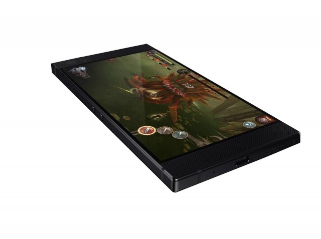 Razer RazerPhone Game Razer Phone è lo smartphone Android più desiderato dai gamers, dotato di tecnologie audio-video rivoluzionarie e potenza estrema per portare l’intrattenimento personale a un livello superiore. Il primo device della divisione mobile dell’azienda, offre un display fenomenale, audio cinematografico e batteria sufficiente per durare un’intera giornata nel palmo della mano. Schermo UltraMotion a 120 Hz al mondo, che offre i rate di refresh più rapidi e la grafica più fluida tra gli odierni smartphone. Il display da 5,72 pollici - un Quad HD IGZO LCD – offre immagini vibranti e nitide con un’ampia gamma di colori. Tecnologia Dolby Atmos per fornire un audio cinematografico reale tramite gli speaker frontali con due amplificatori dedicati. Razer Phone offre l’esperienza di gioco e di visione definitiva, con il più recente Qualcomm Snapdragon 835 e 8GB of RAM. Batteria da 4,000 mAh. Prezzo: 749,99 euro. www.razerzone.com Razer RazerPhone Game Razer Phone è lo smartphone Android più desiderato dai gamers, dotato di tecnologie audio-video rivoluzionarie e potenza estrema per portare l’intrattenimento personale a un livello superiore. Il primo device della divisione mobile dell’azienda, offre un display fenomenale, audio cinematografico e batteria sufficiente per durare un’intera giornata nel palmo della mano. Schermo UltraMotion a 120 Hz al mondo, che offre i rate di refresh più rapidi e la grafica più fluida tra gli odierni smartphone. Il display da 5,72 pollici - un Quad HD IGZO LCD – offre immagini vibranti e nitide con un’ampia gamma di colori. Tecnologia Dolby Atmos per fornire un audio cinematografico reale tramite gli speaker frontali con due amplificatori dedicati. Razer Phone offre l’esperienza di gioco e di visione definitiva, con il più recente Qualcomm Snapdragon 835 e 8GB of RAM. Batteria da 4,000 mAh. Prezzo: 749,99 euro. www.razerzone.com