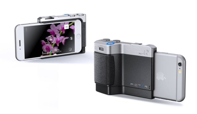 Pictar One
Pictar è l'innovativa grip per iPhone che trasforma lo smartphone in una DSLR (Digital Single-Lens Reflex). Pictar permette di ritrovare la comodità dei comandi attraverso ghiere e pulsanti, posizionati proprio dove ci si aspetta di trovarli in una fotocamera reflex. Inoltre permette di gestire funzionalità e regolazioni che sono di difficile utilizzo con l’APP nativa di iPhone. Pictar presenta un’impugnatura ergonomica comoda per scattare con una mano sola. Controllo esterno sulle principali funzioni della fotocamera iPhone: zoom tramite ghiera; passaggio a scatto selfie con una sola pressione della ghiera; controllo dell'esposizione e tante altre funzionalità. Il modello Pictar One è compatibile con i modelli iPhone 4s, 5, 5c, 5s, 6, 6s, SE, 7, 8 ed è disponibile al prezzo di 109 euro. Per l’iPhone 8 plus e X è necessario il Pictar One Plus. www.pictar.it Pictar One
Pictar è l'innovativa grip per iPhone che trasforma lo smartphone in una DSLR (Digital Single-Lens Reflex). Pictar permette di ritrovare la comodità dei comandi attraverso ghiere e pulsanti, posizionati proprio dove ci si aspetta di trovarli in una fotocamera reflex. Inoltre permette di gestire funzionalità e regolazioni che sono di difficile utilizzo con l’APP nativa di iPhone. Pictar presenta un’impugnatura ergonomica comoda per scattare con una mano sola. Controllo esterno sulle principali funzioni della fotocamera iPhone: zoom tramite ghiera; passaggio a scatto selfie con una sola pressione della ghiera; controllo dell'esposizione e tante altre funzionalità. Il modello Pictar One è compatibile con i modelli iPhone 4s, 5, 5c, 5s, 6, 6s, SE, 7, 8 ed è disponibile al prezzo di 109 euro. Per l’iPhone 8 plus e X è necessario il Pictar One Plus. www.pictar.it