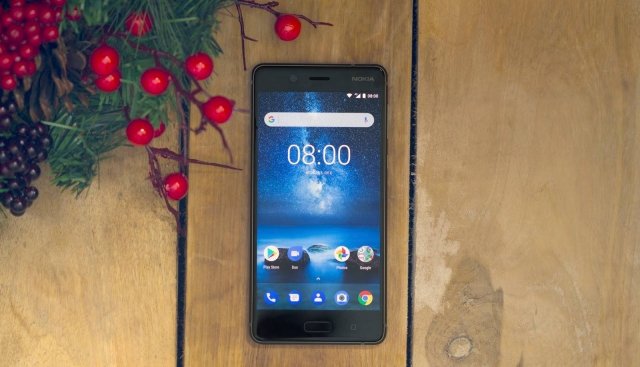 Nokia 8
Nokia 8 è il primo smartphone targato HMD Global equipaggiato con ottiche ZEISS e permette, come mai prima d’ora, di utilizzare contemporaneamente entrambe le fotocamere, anteriore e posteriore, grazie alla modalità Bothie. Durante le Feste sarà possibile catturare tutti i momenti più belli da entrambe le visuali, foto con tutta la famiglia o i video di apertura dei regali. Equipaggiato con OZO Audio, Nokia 8 sfrutta tre microfoni e un algoritmo proprietario per registrare l’audio in surround sound 3D a 360°. Dotato di processore Qualcomm Snapdragon 835 Mobile Platform, il Nokia 8 non scende a compromessi sulla performance e garantisce 11 ore di riproduzione video in 4k senza necessità di ricarica. Prezzo: 599 euro. www.hmdglobal.com Nokia 8
Nokia 8 è il primo smartphone targato HMD Global equipaggiato con ottiche ZEISS e permette, come mai prima d’ora, di utilizzare contemporaneamente entrambe le fotocamere, anteriore e posteriore, grazie alla modalità Bothie. Durante le Feste sarà possibile catturare tutti i momenti più belli da entrambe le visuali, foto con tutta la famiglia o i video di apertura dei regali. Equipaggiato con OZO Audio, Nokia 8 sfrutta tre microfoni e un algoritmo proprietario per registrare l’audio in surround sound 3D a 360°. Dotato di processore Qualcomm Snapdragon 835 Mobile Platform, il Nokia 8 non scende a compromessi sulla performance e garantisce 11 ore di riproduzione video in 4k senza necessità di ricarica. Prezzo: 599 euro. www.hmdglobal.com
