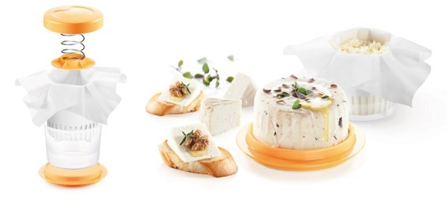 Il set della linea Della Casa Art. 643132 è uno strumento indispensabile per preparare a casa propria formaggi morbidi. Ha una molla incorporata nel coperchio che permette di pressare gli ingredienti durante la preparazione, così il formaggio prende la giusta consistenza ed un gusto delizioso. Nel set ci sono anche 5 canovacci in tessuto-non-tessuto. Una volta pronto, si può conservare il formaggio nel vassoio in dotazione. Prezzo 23,90 euro. www.tescoma.it Il set della linea Della Casa Art. 643132 è uno strumento indispensabile per preparare a casa propria formaggi morbidi. Ha una molla incorporata nel coperchio che permette di pressare gli ingredienti durante la preparazione, così il formaggio prende la giusta consistenza ed un gusto delizioso. Nel set ci sono anche 5 canovacci in tessuto-non-tessuto. Una volta pronto, si può conservare il formaggio nel vassoio in dotazione. Prezzo 23,90 euro. www.tescoma.it