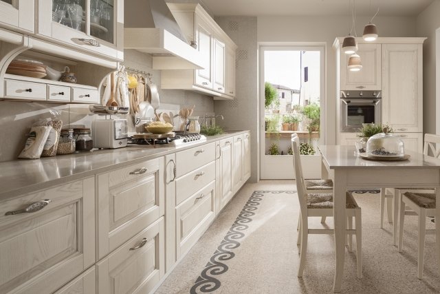 Memory di Veneta Cucine è la cucina con il top extra in quarzo chiaro, un materiale pregiato che armonizza perfettamente con le ante bugnate in stile classico, realizzate in legno massiccio nella versione Frassino Laccato Bianco Antico: l’atmosfera è luminosa e accogliente. Le maniglie Ducale in acciaio impreziosiscono la superficie. Un modulo base da 60 cm, prezzo 256 euro per la versione base. www.venetacucine.com Memory di Veneta Cucine è la cucina con il top extra in quarzo chiaro, un materiale pregiato che armonizza perfettamente con le ante bugnate in stile classico, realizzate in legno massiccio nella versione Frassino Laccato Bianco Antico: l’atmosfera è luminosa e accogliente. Le maniglie Ducale in acciaio impreziosiscono la superficie. Un modulo base da 60 cm, prezzo 256 euro per la versione base. www.venetacucine.com