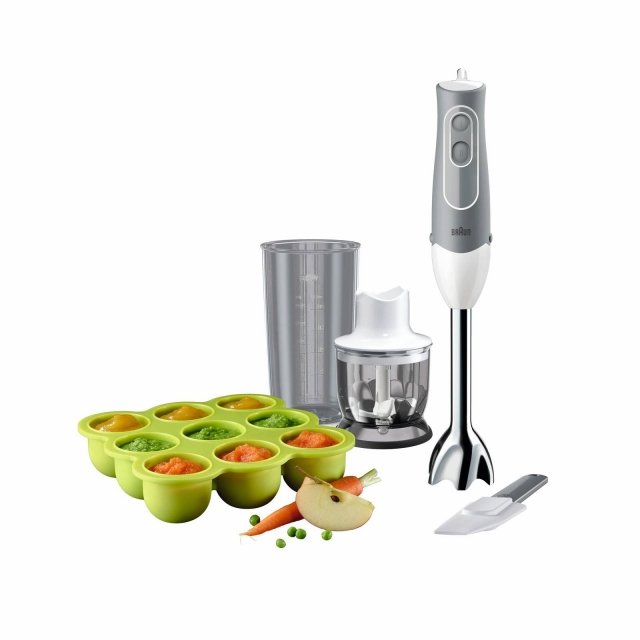 Il minipimer MQ523 BABY di Braun è pensato appositamente per la preparazione delle pappe dei bambini. E’ infatti dotato della tecnologia PowerBell Plus per frullare in modo rapido ed efficace e di quella SPLASHControl per evitare gli schizzi e è fornito con contenitore in silicone che permette di congelare 9 porzioni di pappe. Ha un’impugnatura ergonomica, sottile e con soft-grip, e motore da 600 watt regolabile su 2 velocità per ottenere una differente consistenza dei cibi. Prezzo 89 euro. www.braun.com Il minipimer MQ523 BABY di Braun è pensato appositamente per la preparazione delle pappe dei bambini. E’ infatti dotato della tecnologia PowerBell Plus per frullare in modo rapido ed efficace e di quella SPLASHControl per evitare gli schizzi e è fornito con contenitore in silicone che permette di congelare 9 porzioni di pappe. Ha un’impugnatura ergonomica, sottile e con soft-grip, e motore da 600 watt regolabile su 2 velocità per ottenere una differente consistenza dei cibi. Prezzo 89 euro. www.braun.com