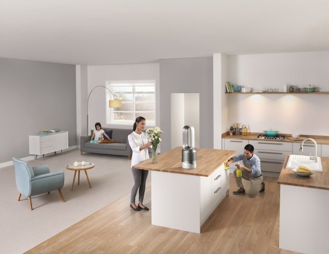 Dyson Pure Hot+Cool Link™ riscalda, raffresca e nel contempo purifica l’aria domestica catturando gas e il 99,95% degli inquinanti, degli allergeni e delle particelle di dimensioni fino a 0,1 micron con lo speciale filtro HEPA Dyson 360° di fibra di vetro. Grazie a sensori intelligenti gli agenti inquinanti vengono rilevati in modo automatico e i dati sulla qualità dell’aria vengono inviati all’app Dyson Link, che permette di monitorare anche da remoto la situazione di casa. Prezzo 599 euro. www.dyson.com Dyson Pure Hot+Cool Link™ riscalda, raffresca e nel contempo purifica l’aria domestica catturando gas e il 99,95% degli inquinanti, degli allergeni e delle particelle di dimensioni fino a 0,1 micron con lo speciale filtro HEPA Dyson 360° di fibra di vetro. Grazie a sensori intelligenti gli agenti inquinanti vengono rilevati in modo automatico e i dati sulla qualità dell’aria vengono inviati all’app Dyson Link, che permette di monitorare anche da remoto la situazione di casa. Prezzo 599 euro. www.dyson.com