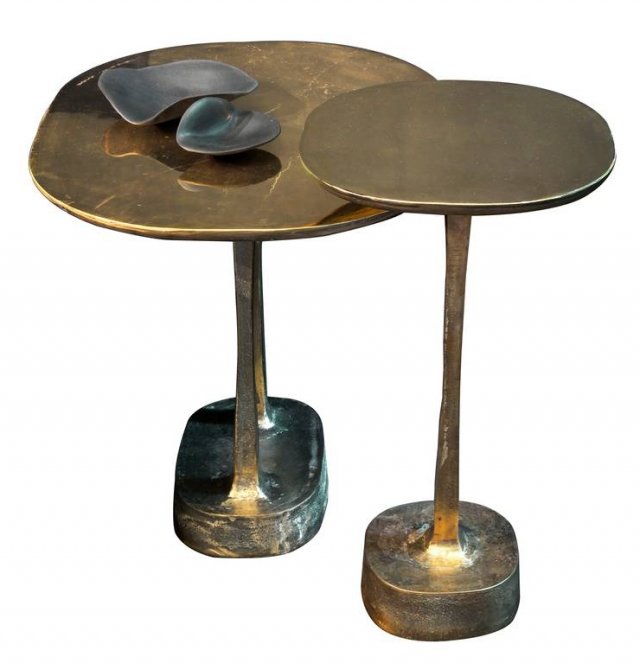 Il tavolino Mushroom (design Yabu Pushelberg) di Henge deriva la sua espressiva matericità dall’antica tecnica della fusione con stampi a terra dell’ottone e del bronzo naturali. Di vago sapore etnico, può essere il perfetto regalo di Natale per l’amica viaggiatrice. Prezzo su richiesta. www.henge07.com Il tavolino Mushroom (design Yabu Pushelberg) di Henge deriva la sua espressiva matericità dall’antica tecnica della fusione con stampi a terra dell’ottone e del bronzo naturali. Di vago sapore etnico, può essere il perfetto regalo di Natale per l’amica viaggiatrice. Prezzo su richiesta. www.henge07.com