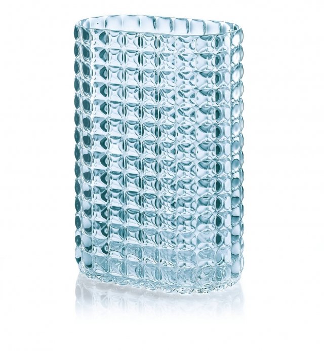 In materiale plastico a effetto cristallo, il vaso della collezione Tiffany di Guzzini si può scegliere in tre colori: trasparente, azzurro o grigio. Misura 20x29h cm. Prezzo 29 euro. In materiale plastico a effetto cristallo, il vaso della collezione Tiffany di Guzzini si può scegliere in tre colori: trasparente, azzurro o grigio. Misura 20x29h cm. Prezzo 29 euro.