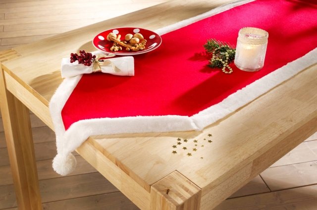 Runner Babbo Natale di Bonprix. Ispirato all’abito di Babbo Natale con pompom e profilato in peluche. Poliestere lavabile in lavatrice a 30 °, misura 49x 150 cm la lunghezza. Prezzo 12,99 euro. www.bonprix.it Runner Babbo Natale di Bonprix. Ispirato all’abito di Babbo Natale con pompom e profilato in peluche. Poliestere lavabile in lavatrice a 30 °, misura 49x 150 cm la lunghezza. Prezzo 12,99 euro. www.bonprix.it