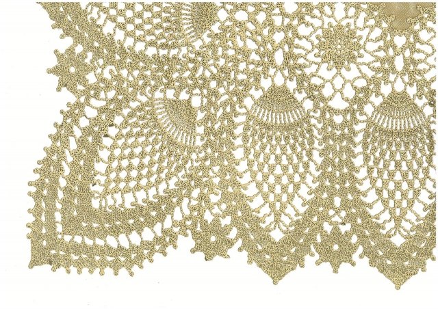 Tovaglia di Natale in pizzo, effetto Gold di Disco d'oro. In vinile da utilizzare interno o esterno. Per rendere versatile la tavola e i festeggiamenti, senza problemi di macchie, si pulisce facilmente con una spugna bagnata. In molti colori ed anche in versione quadrata. Misura 150x 264 cm, 12 posti. Prezzo 56 euro. www.ildiscodoro.com Tovaglia di Natale in pizzo, effetto Gold di Disco d'oro. In vinile da utilizzare interno o esterno. Per rendere versatile la tavola e i festeggiamenti, senza problemi di macchie, si pulisce facilmente con una spugna bagnata. In molti colori ed anche in versione quadrata. Misura 150x 264 cm, 12 posti. Prezzo 56 euro. www.ildiscodoro.com