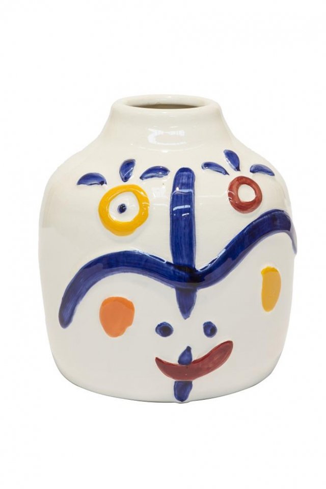 In ceramica bianca il vaso Child Joan di Novità Home ha decori realizzati a mano. Misura 15x16,50 cm. Prezzo 33,10 euro. www.novitahome.com In ceramica bianca il vaso Child Joan di Novità Home ha decori realizzati a mano. Misura 15x16,50 cm. Prezzo 33,10 euro. www.novitahome.com