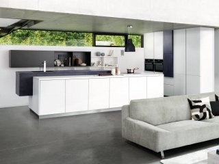 cucina con isola bicolore e armadiatura Arcos- Linea Design di Schmidt cucina con isola bicolore e armadiatura Arcos- Linea Design di Schmidt