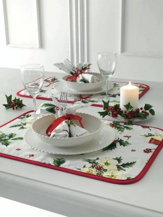 tavola di Natale per due con tovagliette americane Elleboro, collezione Natale di Vallesusa del Gruppo Gabel tavola di Natale per due con tovagliette americane Elleboro, collezione Natale di Vallesusa del Gruppo Gabel
