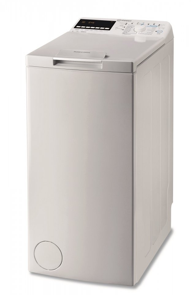 La lavatrice con carica dall’alto BTW E71253P di Indesit è dotata del ciclo Turn&Wash, per capi misti in meno di 45 minuti. Lava fino a 7 kg di bucato e con una centrifuga massima di 1200 giri al minuto è in classe di efficienza energetica A+++. Grazie alla maniglia Push&Open si apre premendo solamente con un dito o un gomito. Misura L 40 x P 60 x H 90 cm. Prezzo 489 euro. www.indesit.it La lavatrice con carica dall’alto BTW E71253P di Indesit è dotata del ciclo Turn&Wash, per capi misti in meno di 45 minuti. Lava fino a 7 kg di bucato e con una centrifuga massima di 1200 giri al minuto è in classe di efficienza energetica A+++. Grazie alla maniglia Push&Open si apre premendo solamente con un dito o un gomito. Misura L 40 x P 60 x H 90 cm. Prezzo 489 euro. www.indesit.it