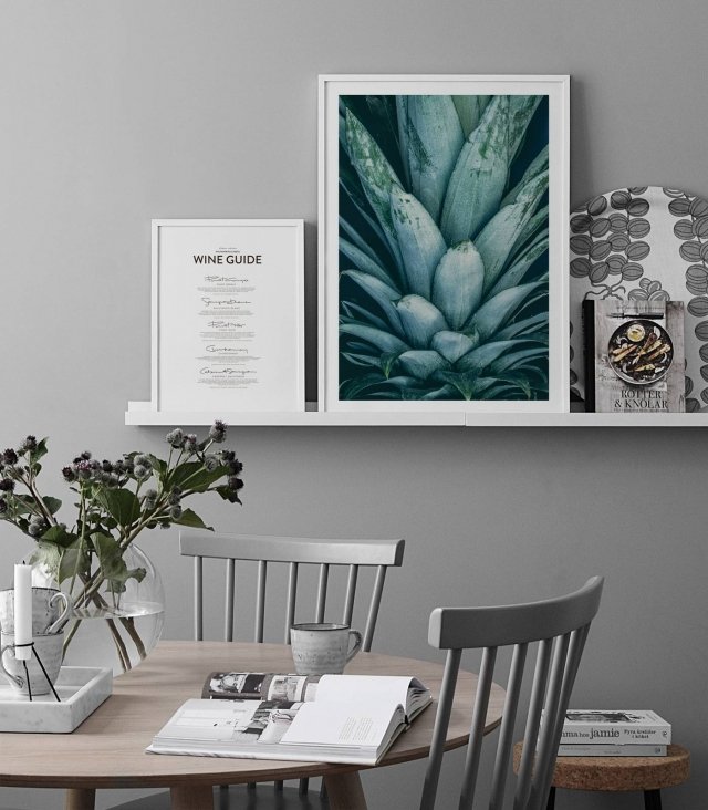 La mensola per quadri di Desenio è moderna e perfetta per uno stile moderno e contemporaneo. In legno, lunga 70 cm, è disponibile in bianco e nero. Prezzo è 10,95 euro iva inclusa. https://desenio.it La mensola per quadri di Desenio è moderna e perfetta per uno stile moderno e contemporaneo. In legno, lunga 70 cm, è disponibile in bianco e nero. Prezzo è 10,95 euro iva inclusa. https://desenio.it