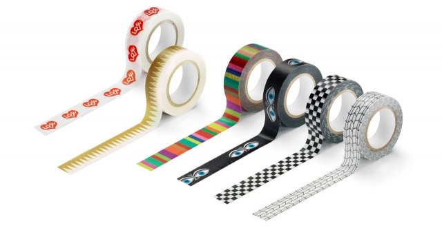 Masking Tapes di Alexander Girard per Vitra Assieme ai suoi colleghi Charles&Ray Eames e George Nelson, Alexander Girard è stato un Grande Maestro del design americano moderno. Per celebrare la sua opera di artista e grafico, Vitra ha stampato i suoi pattern più famosi sul set di nastri adesivi Masking Tapes. www.vitra.com Masking Tapes di Alexander Girard per Vitra Assieme ai suoi colleghi Charles&Ray Eames e George Nelson, Alexander Girard è stato un Grande Maestro del design americano moderno. Per celebrare la sua opera di artista e grafico, Vitra ha stampato i suoi pattern più famosi sul set di nastri adesivi Masking Tapes. www.vitra.com