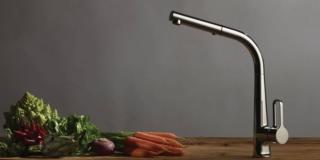 14 nuovi rubinetti per la cucina: “collo” alto e prestazioni tecniche