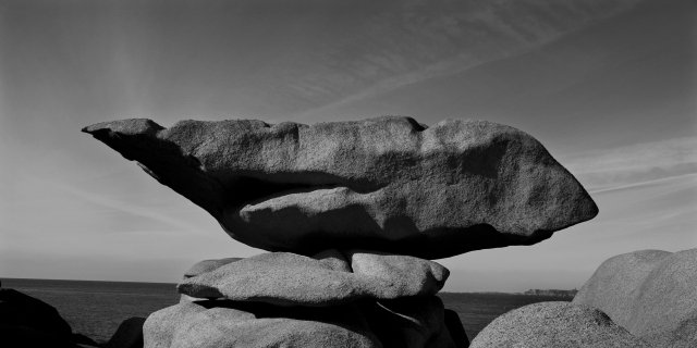 Dio si nasconde. Kozo Yano – Fotografie / André Simoncini – Poesie Dio si nasconde. Kozo Yano – Fotografie / André Simoncini – Poesie
