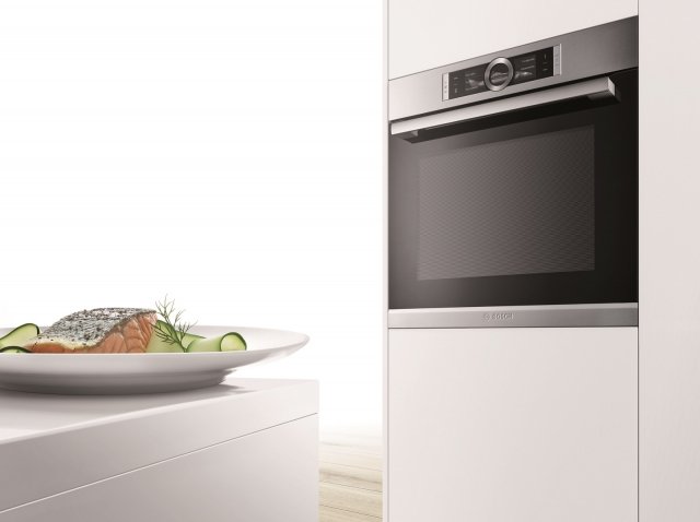 Con il dispositivo aria calda 4D il forno da incasso HRG6769S6 di Bosch dotato di PerfectBake, PerfectRoast e AddedSteam garantisce una perfetta distribuzione del colore sui multilivelli. È dotato di DishAssist per un’impostazione completamente automatica di temperatura e tempi di cottura. Ha connessione di rete con Home Connect. In classe di efficienza energetica A, misura L 59,4 x P 54,8 x H 59,5 cm. Prezzo su richiesta. www.bosch-home.com/it Con il dispositivo aria calda 4D il forno da incasso HRG6769S6 di Bosch dotato di PerfectBake, PerfectRoast e AddedSteam garantisce una perfetta distribuzione del colore sui multilivelli. È dotato di DishAssist per un’impostazione completamente automatica di temperatura e tempi di cottura. Ha connessione di rete con Home Connect. In classe di efficienza energetica A, misura L 59,4 x P 54,8 x H 59,5 cm. Prezzo su richiesta. www.bosch-home.com/it