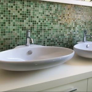 Anche con un budget contenuto si può attrezzare un nuovo bagno Costo di un bagno nuovo