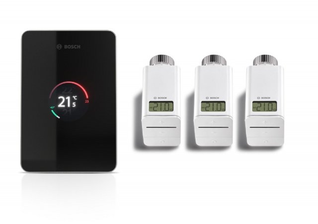 Consente di risparmiare fino al 25% sui costi del riscaldamento il termostato connesso EasyControl di Junkers Bosch, con cui è possibile impostare la temperatura desiderata in ogni stanza. Grazie a un innovativo rilevatore della presenza, il termostato “capisce” quando riscaldare velocemente l’abitazione. Non appena è collegato con Wi-Fi, l’utente, guidato dall’apposita App, lo può connettere con ogni singola testa termostatica. È compatibile con tutte le caldaie a gas Junkers e Bosch costruite dal 2008. Prezzo, Iva esclusa, 249 euro. www.junkers.it Consente di risparmiare fino al 25% sui costi del riscaldamento il termostato connesso EasyControl di Junkers Bosch, con cui è possibile impostare la temperatura desiderata in ogni stanza. Grazie a un innovativo rilevatore della presenza, il termostato “capisce” quando riscaldare velocemente l’abitazione. Non appena è collegato con Wi-Fi, l’utente, guidato dall’apposita App, lo può connettere con ogni singola testa termostatica. È compatibile con tutte le caldaie a gas Junkers e Bosch costruite dal 2008. Prezzo, Iva esclusa, 249 euro. www.junkers.it