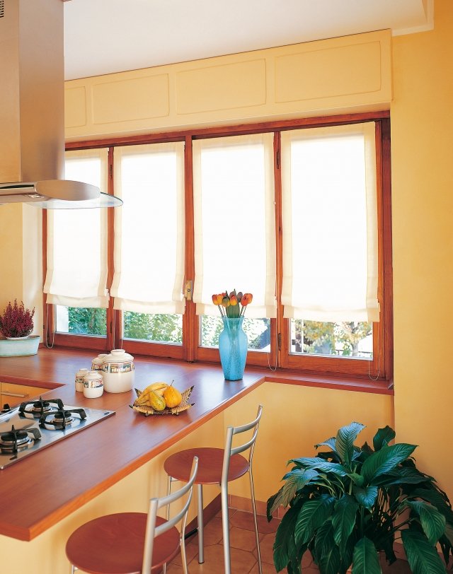 Basic 441 di Mottura è il sistema per tende a pacchetto ultrapiatto, adatto per installazione su serramento o a soffitto, con azionamento tramite cordine. I supporti a scatto facilitano la rimozione del profilo velcrato. Basic 441 di Mottura è il sistema per tende a pacchetto ultrapiatto, adatto per installazione su serramento o a soffitto, con azionamento tramite cordine. I supporti a scatto facilitano la rimozione del profilo velcrato.