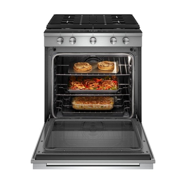 FOTO 1 – Whirlpool Smart Front Control La nuova gamma di elettrodomestici intelligenti presentata da Whirlpool permette all’utente di interagire con l’apparecchio attraverso l'applicazione Yummly per integrare ricette e funzionalità di cottura in un'unica piattaforma. Basta selezionare la ricetta da un database e inviare le istruzioni di cottura direttamente all’elettrodomestico. Le istruzioni includono tutte le fasi di cottura, dal preriscaldamento alla regolazione della temperatura e della tempistica e la funzionalità Yummly all'interno dell'app mostrerà agli utenti tutta la procedura dettagliata anche grazie a immagini e video, per guidare i consumatori nella preparazione del piatto. Inoltre, Whirlpool ha stretto accordi con Google, Amazon ed Apple per fornire le funzionalità di comando vocale in tutta la casa, con cui sarà possibile ad esempio chiedere al microonde quanto tempo rimane, impostare e regolare la modalità di cottura, impostare la temperatura e il tempo, avviare un ciclo in lavastoviglie o impostare la temperatura in frigorifero o persino ordinare ingredienti mancanti, prodotti e bevande con Amazon Virtual Dash. Whirlpool Smart Front Control Range sarà disponibile in tre finiture: acciaio inossidabile resistente alle impronte digitali, acciaio inossidabile nero resistente alle impronte digitali e bronzo Sunset resistente alle impronte digitali, a partire dalla primavera 2018. www.whirlpool.it FOTO 1 – Whirlpool Smart Front Control La nuova gamma di elettrodomestici intelligenti presentata da Whirlpool permette all’utente di interagire con l’apparecchio attraverso l'applicazione Yummly per integrare ricette e funzionalità di cottura in un'unica piattaforma. Basta selezionare la ricetta da un database e inviare le istruzioni di cottura direttamente all’elettrodomestico. Le istruzioni includono tutte le fasi di cottura, dal preriscaldamento alla regolazione della temperatura e della tempistica e la funzionalità Yummly all'interno dell'app mostrerà agli utenti tutta la procedura dettagliata anche grazie a immagini e video, per guidare i consumatori nella preparazione del piatto. Inoltre, Whirlpool ha stretto accordi con Google, Amazon ed Apple per fornire le funzionalità di comando vocale in tutta la casa, con cui sarà possibile ad esempio chiedere al microonde quanto tempo rimane, impostare e regolare la modalità di cottura, impostare la temperatura e il tempo, avviare un ciclo in lavastoviglie o impostare la temperatura in frigorifero o persino ordinare ingredienti mancanti, prodotti e bevande con Amazon Virtual Dash. Whirlpool Smart Front Control Range sarà disponibile in tre finiture: acciaio inossidabile resistente alle impronte digitali, acciaio inossidabile nero resistente alle impronte digitali e bronzo Sunset resistente alle impronte digitali, a partire dalla primavera 2018. www.whirlpool.it