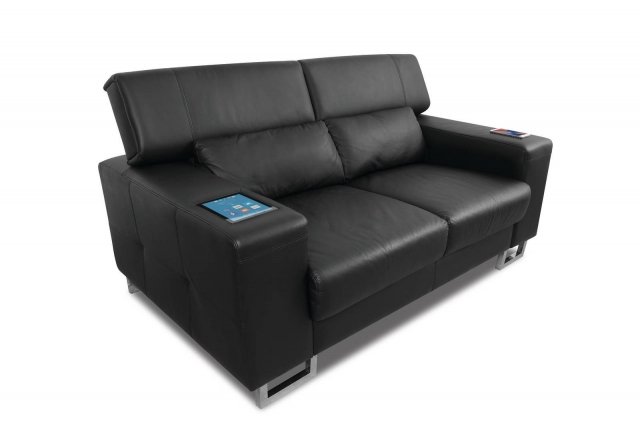 FOTO 7: Miliboo Smart Sofa Lo Smart Sofa di Miliboo offre un'esperienza home theater davvero unica. Grazie al suo touch screen integrato è il primo divano collegato al mondo che ha la capacità di massimizzare l'esperienza audio e video mentre si guardano sport, film, programmi televisivi o contenuti in streaming. Attraverso Smart Sofa è possibile controllare tutti gli oggetti connessi a IoT all'interno della casa tra cui sistemi di illuminazione, allarme, riscaldamento, porte di garage e altro, offrendo agli utenti un'esperienza di casa intelligente davvero personalizzata e unica. il divano connesso consente all'utente di godersi un'esperienza sensoriale 4D completa, con schermo interattivo, altoparlanti, amplificatori di suoni e illuminazione integrata, il divano collegato crea un'esperienza cinematografica unica. Lo schermo touch screen è integrato nel bracciolo, comprende, inoltre, una stazione di ricarica per dispositivi wireless e un telecomando universale. www.miliboo.com FOTO 7: Miliboo Smart Sofa Lo Smart Sofa di Miliboo offre un'esperienza home theater davvero unica. Grazie al suo touch screen integrato è il primo divano collegato al mondo che ha la capacità di massimizzare l'esperienza audio e video mentre si guardano sport, film, programmi televisivi o contenuti in streaming. Attraverso Smart Sofa è possibile controllare tutti gli oggetti connessi a IoT all'interno della casa tra cui sistemi di illuminazione, allarme, riscaldamento, porte di garage e altro, offrendo agli utenti un'esperienza di casa intelligente davvero personalizzata e unica. il divano connesso consente all'utente di godersi un'esperienza sensoriale 4D completa, con schermo interattivo, altoparlanti, amplificatori di suoni e illuminazione integrata, il divano collegato crea un'esperienza cinematografica unica. Lo schermo touch screen è integrato nel bracciolo, comprende, inoltre, una stazione di ricarica per dispositivi wireless e un telecomando universale. www.miliboo.com