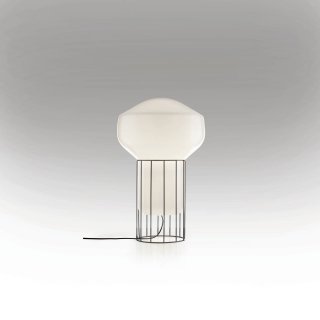 Leggera come una nuvola. La base fatta in fili sottili di metallo sembra il propulsore di Aérostat caratterizzata dal grande diffusore tondo che si inserisce nella struttura. Un piccolo totem da tavolo, una lampada scultura dalla luce che scalda l'atmosfera. Di Fabbian, con il portalampada in vetro bianco lucido, misura L 11/22,8 x H 37 cm e costa a partire da 312,30 euro. www.fabbian.com Leggera come una nuvola. La base fatta in fili sottili di metallo sembra il propulsore di Aérostat caratterizzata dal grande diffusore tondo che si inserisce nella struttura. Un piccolo totem da tavolo, una lampada scultura dalla luce che scalda l'atmosfera. Di Fabbian, con il portalampada in vetro bianco lucido, misura L 11/22,8 x H 37 cm e costa a partire da 312,30 euro. www.fabbian.com