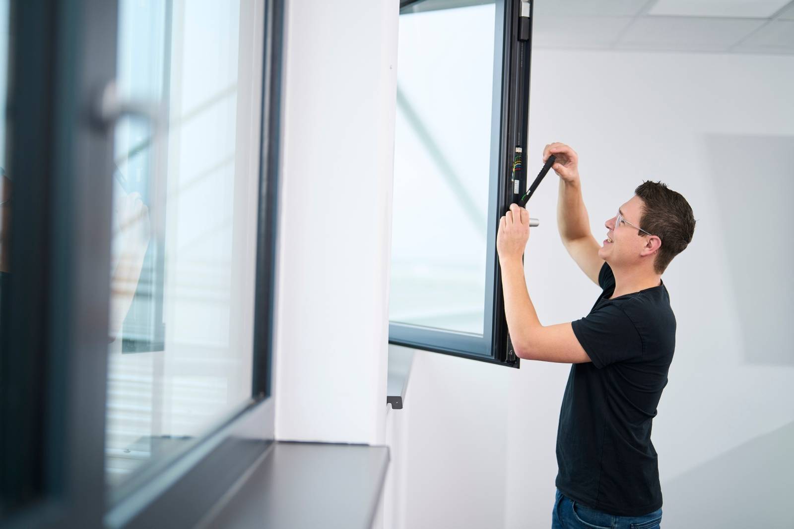 Finestre Schüco: per chi sceglie i sistemi in alluminio esiste un servizio di assistenza post-vendita strutturato e coordinato, studiato appositamente per preservare la qualità, l'efficienza e il valore di questo tipo di serramento. www.schueco.it Finestre Schüco: per chi sceglie i sistemi in alluminio esiste un servizio di assistenza post-vendita strutturato e coordinato, studiato appositamente per preservare la qualità, l'efficienza e il valore di questo tipo di serramento. www.schueco.it