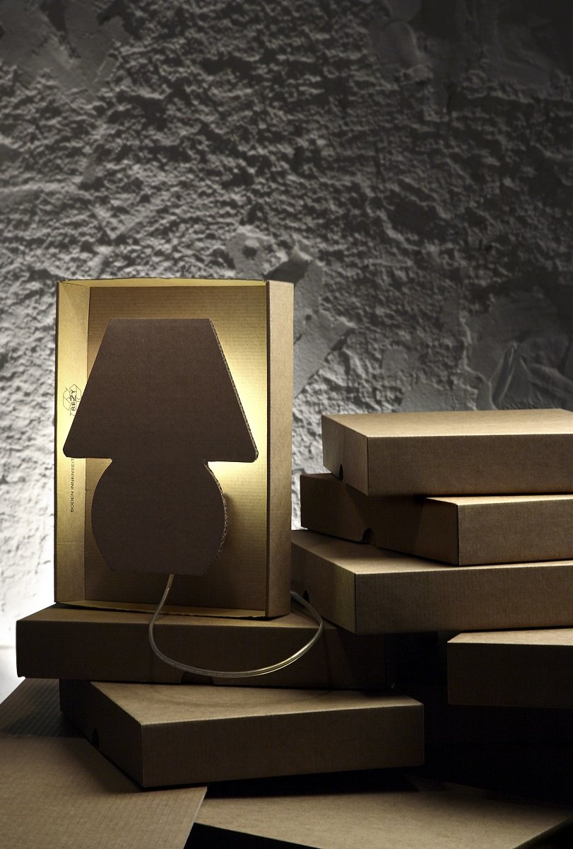 SWEET HOME
Fonte: L’Altra Faccia del Macero – Carta in Luce
di Comieco
Produzione e design: Gumdesign
Materiale: cartone
Oggetto: lampada SWEET HOME
Fonte: L’Altra Faccia del Macero – Carta in Luce
di Comieco
Produzione e design: Gumdesign
Materiale: cartone
Oggetto: lampada