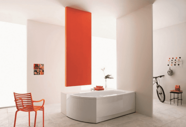Permette l’installazione senza strutture murarie e successiva piastrellatura la vasca asimmetrica pannellata Cloe di Leroy Merlin. È realizzata in acrilico bianco di 5 mm con rinforzo in vetroresina. Misura L 170 x P 70/80 cm. Prezzo 439 euro. www.leroymerlin.it Permette l’installazione senza strutture murarie e successiva piastrellatura la vasca asimmetrica pannellata Cloe di Leroy Merlin. È realizzata in acrilico bianco di 5 mm con rinforzo in vetroresina. Misura L 170 x P 70/80 cm. Prezzo 439 euro. www.leroymerlin.it