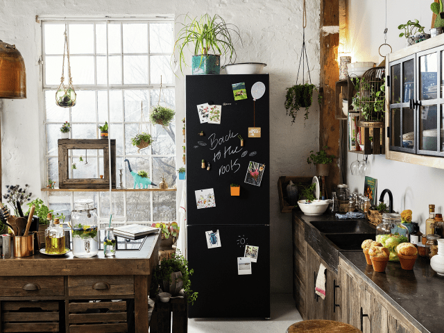 Il frigo-congelatore No-Frost KG7493B40 di Neff con capacità totale di 435 l sviluppa una rumorosità di 38 dB(A). In classe di efficienza energetica A+++, ha superficie magnetica e riscrivibile e regolazione elettronica tramite display digitale. Misura L 60 x P 66 x H 203 cm. Prezzo su richiesta. www.neff.it Il frigo-congelatore No-Frost KG7493B40 di Neff con capacità totale di 435 l sviluppa una rumorosità di 38 dB(A). In classe di efficienza energetica A+++, ha superficie magnetica e riscrivibile e regolazione elettronica tramite display digitale. Misura L 60 x P 66 x H 203 cm. Prezzo su richiesta. www.neff.it