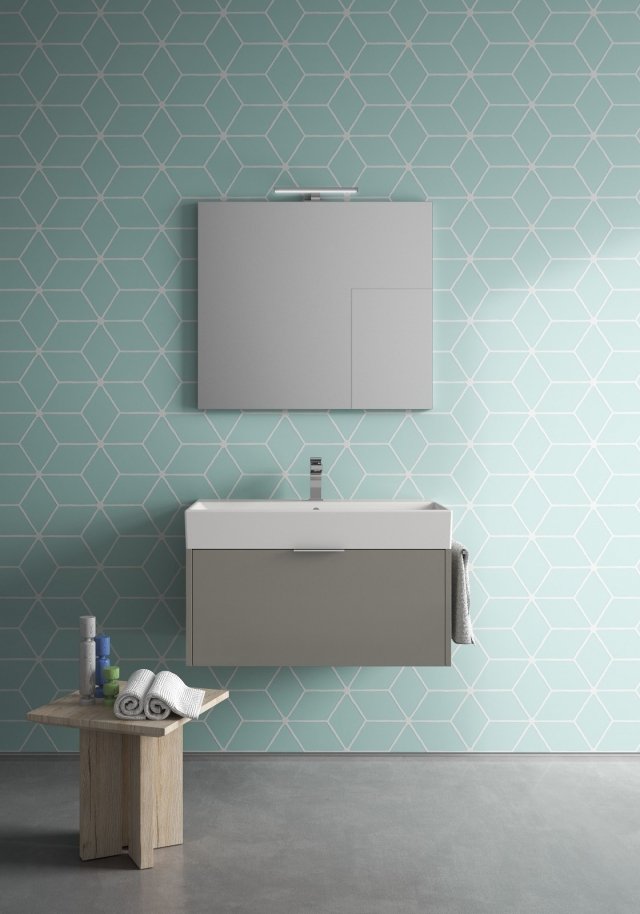 La composizione con mobile lavabo sospeso della collezione Basic by Blob di Ideagroup ha un cassettone in Lack Laminat. È completata da specchiera con telaio in cromo lucido, faretto a led e portasciugamani “navarro”. Misura L 80 x P 45 x H 46 cm. Prezzo, Iva esclusa, 755 euro. www.ideagroup.it La composizione con mobile lavabo sospeso della collezione Basic by Blob di Ideagroup ha un cassettone in Lack Laminat. È completata da specchiera con telaio in cromo lucido, faretto a led e portasciugamani “navarro”. Misura L 80 x P 45 x H 46 cm. Prezzo, Iva esclusa, 755 euro. www.ideagroup.it