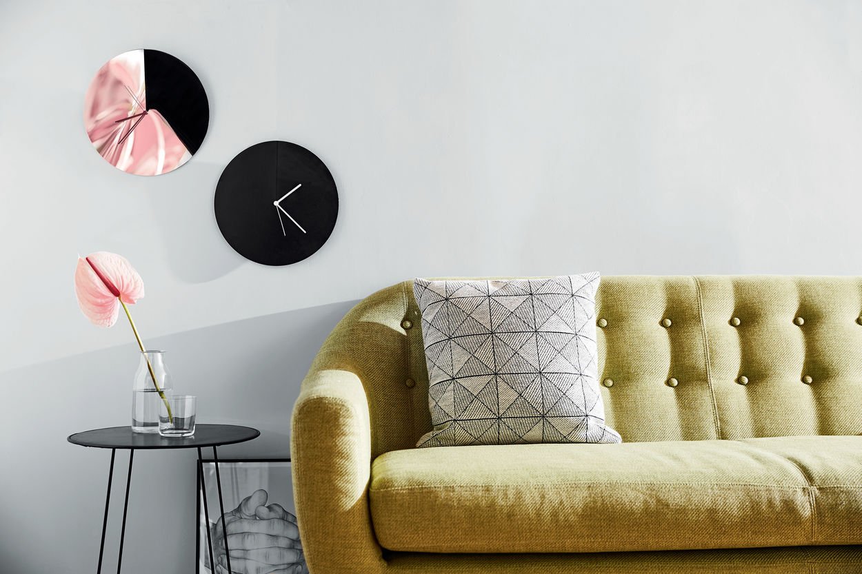 Orologi da parete: coloratissimi o minimali arredano l'ambiente - Cose di  Casa