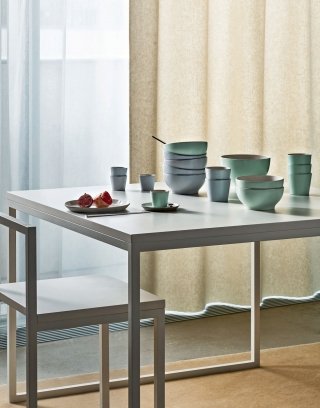 servizio di piatti Pale Blue e Pale Green Tonale di Alessi servizio di piatti Pale Blue e Pale Green Tonale di Alessi