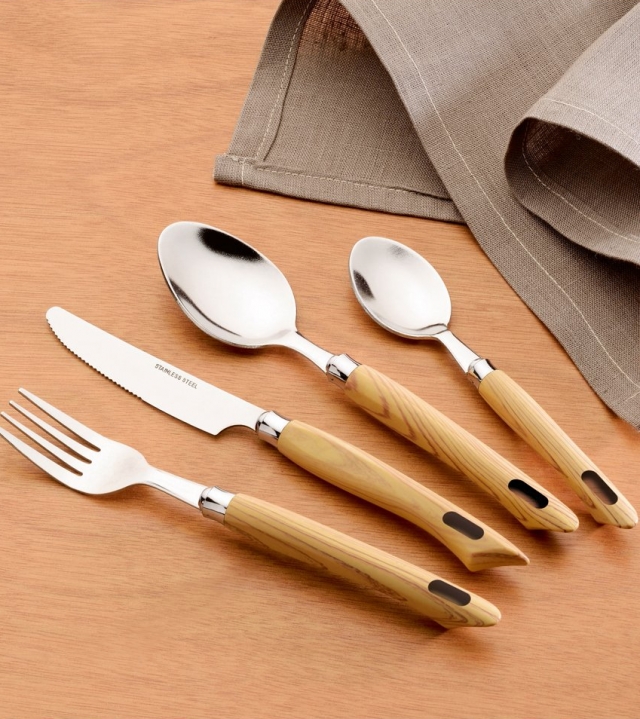 Art. 58856390 di Euronova è il set di posate da 16 pezzi in acciaio inox con il manico sagomato realizzato in materiale plastico effetto legno chiaro con una bella venatura a vista. Prezzo 14,99 euro per il set. www.euronova-italia.it Art. 58856390 di Euronova è il set di posate da 16 pezzi in acciaio inox con il manico sagomato realizzato in materiale plastico effetto legno chiaro con una bella venatura a vista. Prezzo 14,99 euro per il set. www.euronova-italia.it