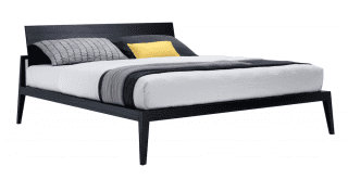 Con la testata sottile dotata di un cappuccio tessile asportabile, il letto in legno Theo di Lema è in frassino laccato nero a poro aperto. Misura L 175/185 x P 216,5 x H 89 cm. Prezzo 1.806 euro. www.lemamobili.it