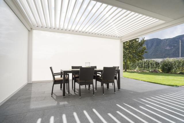 pergola bioclimatica Kedry Prime della gamma Gennius di KE - lamelle orientabili con struttura in alluminio pergola bioclimatica Kedry Prime della gamma Gennius di KE - lamelle orientabili con struttura in alluminio