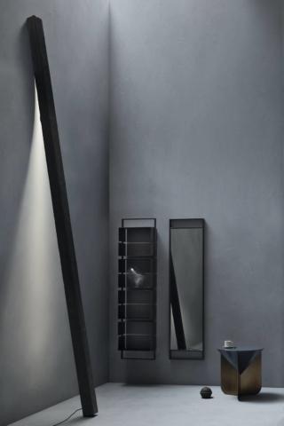 Soggettiva Eden: colonna sospesa L. 40 H. 160 P. 22.5 con telaio in metallo finitura nichel e 4 vani a giorno in metallo laccato a campione finitura nichel; specchio L. 40 H. 160 con telaio in metallo finitura nichel. Soggettiva Eden: colonna sospesa L. 40 H. 160 P. 22.5 con telaio in metallo finitura nichel e 4 vani a giorno in metallo laccato a campione finitura nichel; specchio L. 40 H. 160 con telaio in metallo finitura nichel.