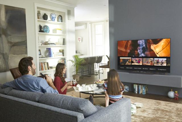 L’esperienza di home entertainment evolve con l’introduzione dell’Intelligenza artificiale e di un processore d’immagine avanzato all’interno della nuova linea di OLED TV e SUPER UHD TV. ThinQ di LG consente di gestire centinaia di richieste vocali utilizzando la piattaforma smart open LG e i servizi di Intelligenza Artificiale (IA) di terze parti. Con questa tecnologia è possibile utilizzare il telecomando per beneficiare di tutte le funzionalità della nuova tecnologia avanzata di assistenza vocale. Questa TV ha anche la funzione di smart home hub, permettendo di gestire altri prodotti di smart home come robot aspirapolvere, condizionatori d’aria, purificatori d’aria, luci intelligenti, altoparlanti intelligenti e molti altri dispositivi che possono connettersi al TV via Wi-Fi o Bluetooth. Grazie al processore α (Alpha) 9, si può godere di un significativo miglioramento della qualità dell’immagine. Anche l’esperienza interattiva è migliorata attraverso l’utilizzo del Natural Language Processing (NLP), che garantisce un controllo vocale intelligente e una connettività basata sulla tecnologia proprietaria di deep learning DeepThinQ. α (Alpha) 9 è progettato per supportare l’High Frame Rate (HFR) per la produzione di immagini in movimento più fluide e chiare a 100 fotogrammi al secondo, per una migliore resa di contenuti in rapido movimento come quelli sportivi e dei film d’azione. www.lg.com L’esperienza di home entertainment evolve con l’introduzione dell’Intelligenza artificiale e di un processore d’immagine avanzato all’interno della nuova linea di OLED TV e SUPER UHD TV. ThinQ di LG consente di gestire centinaia di richieste vocali utilizzando la piattaforma smart open LG e i servizi di Intelligenza Artificiale (IA) di terze parti. Con questa tecnologia è possibile utilizzare il telecomando per beneficiare di tutte le funzionalità della nuova tecnologia avanzata di assistenza vocale. Questa TV ha anche la funzione di smart home hub, permettendo di gestire altri prodotti di smart home come robot aspirapolvere, condizionatori d’aria, purificatori d’aria, luci intelligenti, altoparlanti intelligenti e molti altri dispositivi che possono connettersi al TV via Wi-Fi o Bluetooth. Grazie al processore α (Alpha) 9, si può godere di un significativo miglioramento della qualità dell’immagine. Anche l’esperienza interattiva è migliorata attraverso l’utilizzo del Natural Language Processing (NLP), che garantisce un controllo vocale intelligente e una connettività basata sulla tecnologia proprietaria di deep learning DeepThinQ. α (Alpha) 9 è progettato per supportare l’High Frame Rate (HFR) per la produzione di immagini in movimento più fluide e chiare a 100 fotogrammi al secondo, per una migliore resa di contenuti in rapido movimento come quelli sportivi e dei film d’azione. www.lg.com