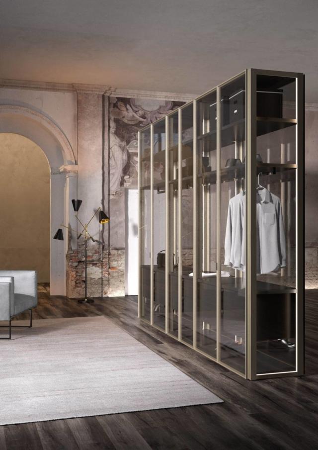 Solo di Albed è la cabina armadio modulare nella nuova versione freestanding con i montanti realizzati in alluminio nella raffinata finitura champagne; le mensole e gli accessori sono in legno laccato opaco. Le ante e gli schienali sono in vetro extrachiaro impreziositi dalle maniglie in pelle; inoltre è dotata di illuminazione interna integrata nel montante verticale. www.albed.it Solo di Albed è la cabina armadio modulare nella nuova versione freestanding con i montanti realizzati in alluminio nella raffinata finitura champagne; le mensole e gli accessori sono in legno laccato opaco. Le ante e gli schienali sono in vetro extrachiaro impreziositi dalle maniglie in pelle; inoltre è dotata di illuminazione interna integrata nel montante verticale. www.albed.it
