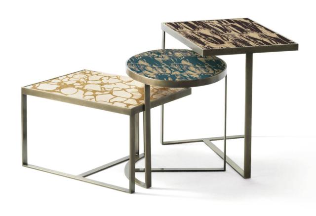 Venezia di Cantori, design Simone Ciarmoli e Miguel Queda, sono i tavolini resi speciali dai piani di forme diverse realizzati con tre diverse tecniche decorative: Liquid Gold, Blue Moon e Black Moon. La sottile struttura portante è in metallo nella finitura bronzo patinato. Misurano L 50 x P 36 x H 30 cm, L 50 x P 36 x H 40 cm e L 50 x P 36 x H 50 cm. www.cantori.it Venezia di Cantori, design Simone Ciarmoli e Miguel Queda, sono i tavolini resi speciali dai piani di forme diverse realizzati con tre diverse tecniche decorative: Liquid Gold, Blue Moon e Black Moon. La sottile struttura portante è in metallo nella finitura bronzo patinato. Misurano L 50 x P 36 x H 30 cm, L 50 x P 36 x H 40 cm e L 50 x P 36 x H 50 cm. www.cantori.it