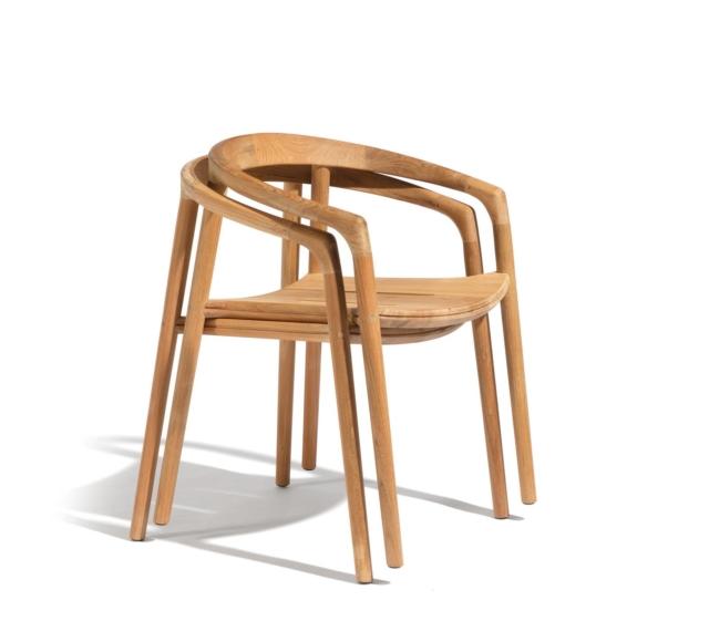 Solid di Manutti, design Lionel Doyen, è la sedia interamente realizzata in massello di teak nelle finitura naturale o patina nera; sui sedili sono presenti due scanalature che facilitano il flusso dell'acqua. É facilmente impilabile per un facile stoccaggio, inoltre può essere corredata di cuscini in velcro coordinati. Misura L 57 x P 53 x H 75 cm. www.manutti.com Solid di Manutti, design Lionel Doyen, è la sedia interamente realizzata in massello di teak nelle finitura naturale o patina nera; sui sedili sono presenti due scanalature che facilitano il flusso dell'acqua. É facilmente impilabile per un facile stoccaggio, inoltre può essere corredata di cuscini in velcro coordinati. Misura L 57 x P 53 x H 75 cm. www.manutti.com