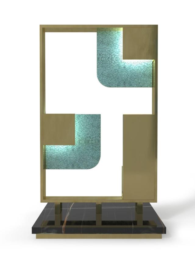 Sunset della Linea La Récréation di Marioni, design Piero Angelo Orecchioni, è la lampada di grandi dimensioni con la struttura in ottone spazzolato impreziosita da inserti in ceramica smaltata craquelet celadon retroilluminati da pannelli Oled. La base è realizzata in marmo Sahara Noir. Misura L 41 x P 25 x H 70 cm. www.marioni.it Sunset della Linea La Récréation di Marioni, design Piero Angelo Orecchioni, è la lampada di grandi dimensioni con la struttura in ottone spazzolato impreziosita da inserti in ceramica smaltata craquelet celadon retroilluminati da pannelli Oled. La base è realizzata in marmo Sahara Noir. Misura L 41 x P 25 x H 70 cm. www.marioni.it