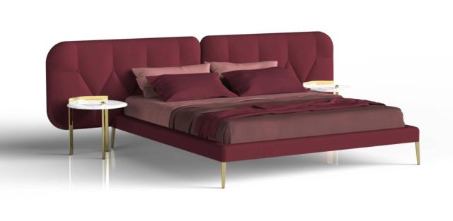 Di Opera Contemporary il letto glamour con uno stile ricercato: la grande testata, formata da due ali, è imbottita e arricchita da lievi impunture; i piedini sono in metallo dorato. www.operacontemporary.com Di Opera Contemporary il letto glamour con uno stile ricercato: la grande testata, formata da due ali, è imbottita e arricchita da lievi impunture; i piedini sono in metallo dorato. www.operacontemporary.com