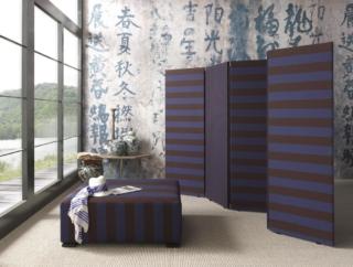 Paravento Sightly di Bolzan Letti. Rivestito in tessuto a righe viola per arredare la camera da letto ma anche per creare una divisione di spazi all’ingresso o in salotto. La struttura è in legno massiccio e rivestito in tessuto scelto tra la collezione dell’azienda, ogni modulo misura 60 cm. Il paravento può essere di 3, 4, 5 moduli. Prezzo a partire da 1.495 euro. www.bolzanletti.it Paravento Sightly di Bolzan Letti. Rivestito in tessuto a righe viola per arredare la camera da letto ma anche per creare una divisione di spazi all’ingresso o in salotto. La struttura è in legno massiccio e rivestito in tessuto scelto tra la collezione dell’azienda, ogni modulo misura 60 cm. Il paravento può essere di 3, 4, 5 moduli. Prezzo a partire da 1.495 euro. www.bolzanletti.it